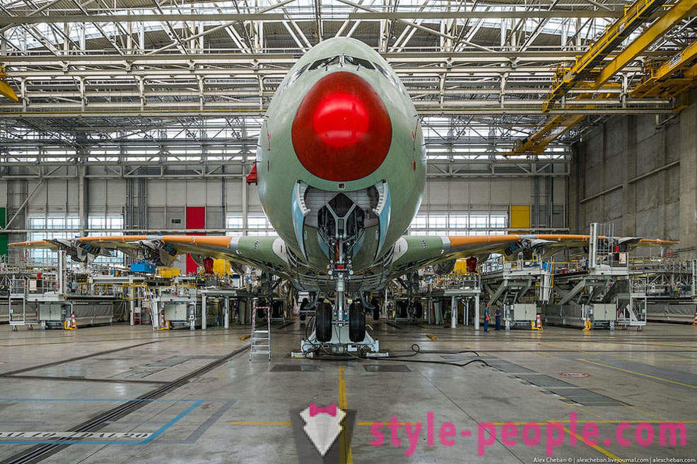 Der Herstellungsprozess der größten Passagierflugzeugs der Welt