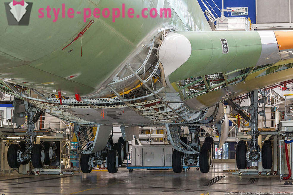 Der Herstellungsprozess der größten Passagierflugzeugs der Welt