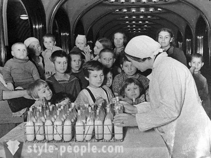 Die Moskauer Metro, die Heimat während des Krieges viele geworden ist