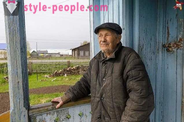 85-jährige Dorflehrer hat auf dem Haus angesammelt, aber er gab das Geld für Waisen