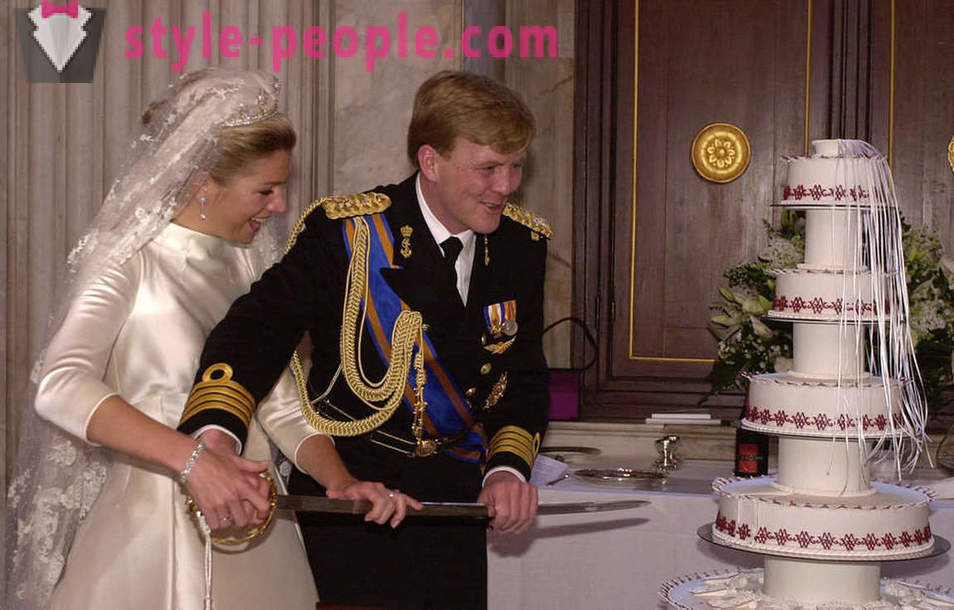 Eine Auswahl der königlichen Hochzeit Kuchen fällt