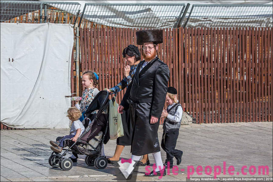 Warum religiöse Juden tragen spezielle Kleidung