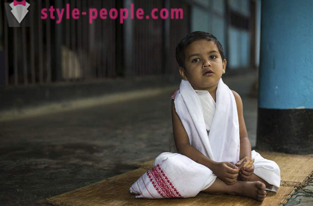Das Leben Kleiner Mönch Bhakti
