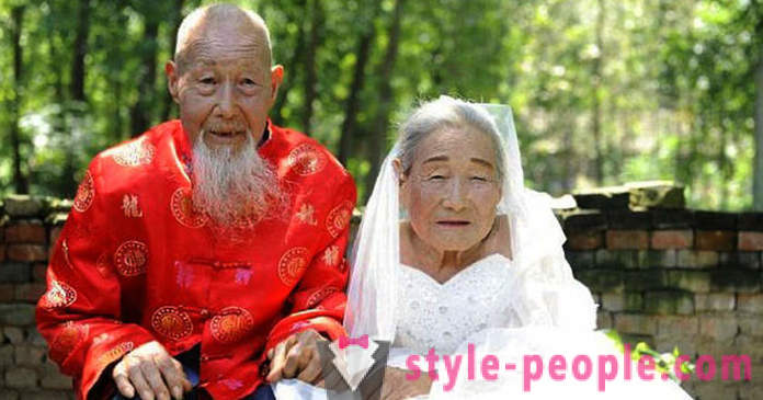 Nach 80 Jahren Ehe, machte das Paar schließlich eine Hochzeit Foto-Shooting