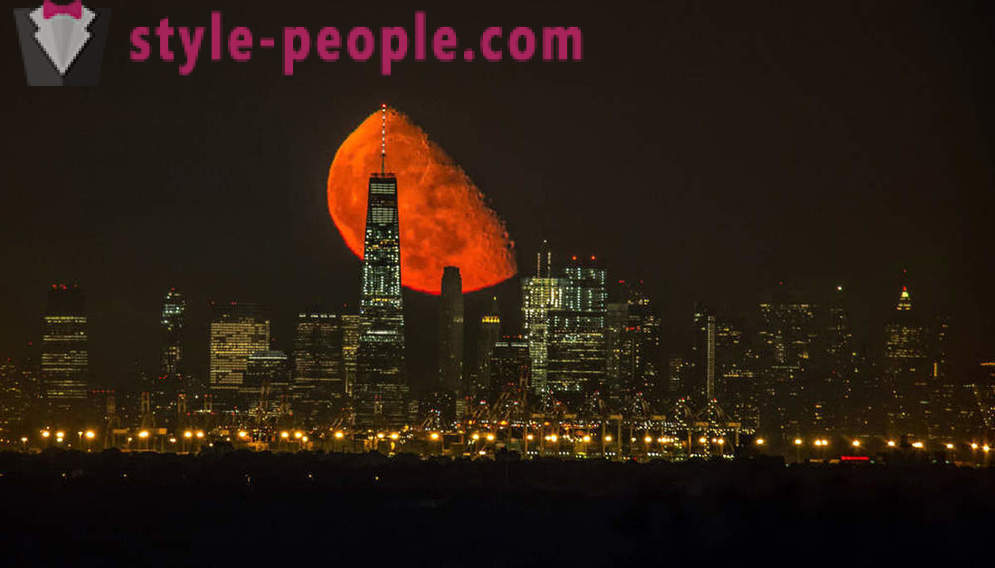 Blutiger Mond über Manhattan