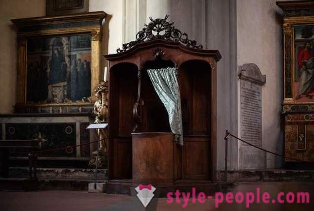 Beichtstühle in der italienischen Kirche. Fotograf und Marcella Hakbardt