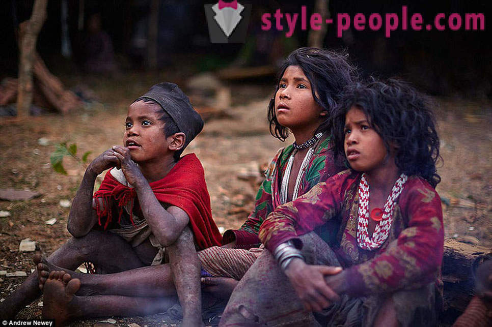 Die letzten Jäger und Sammler: das Leben eines primitiven Stammes in Nepal