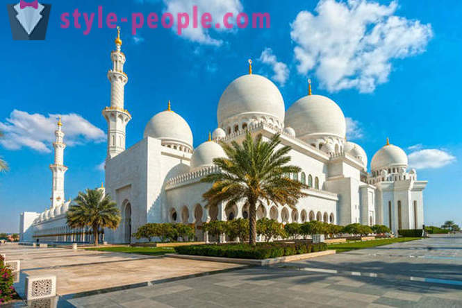 Sheikh Zayed Moschee - der wichtigsten Schaufenster unermessliche Reichtum des Emirats Abu Dhabi