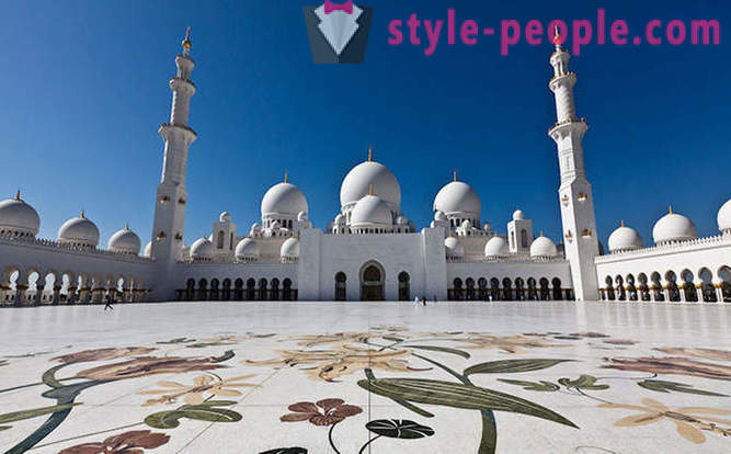 Sheikh Zayed Moschee - der wichtigsten Schaufenster unermessliche Reichtum des Emirats Abu Dhabi