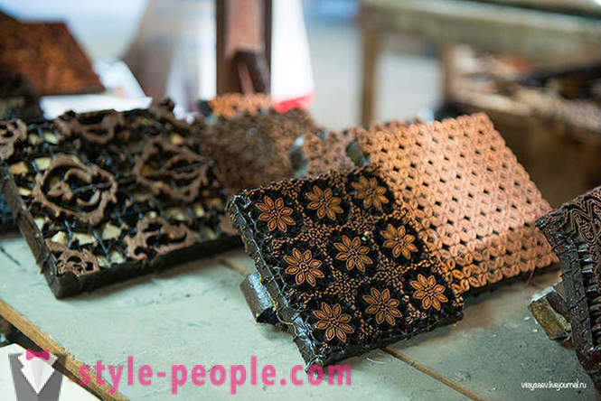 Wie machen Batik in Indonesien