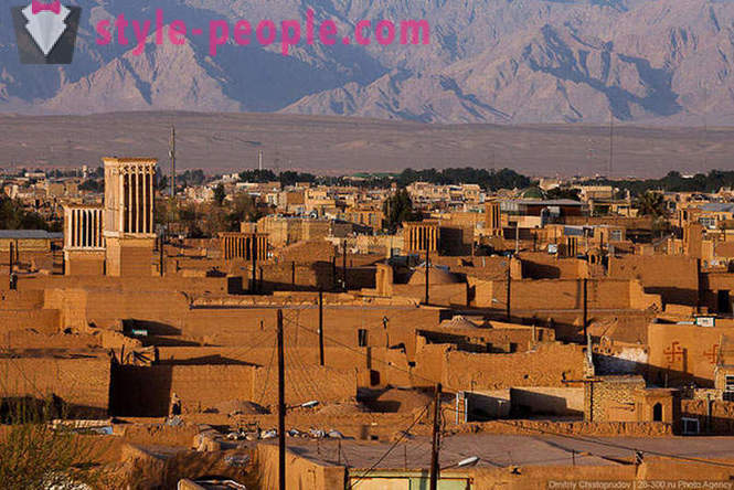 Gehen auf Sand Stadt in Iran
