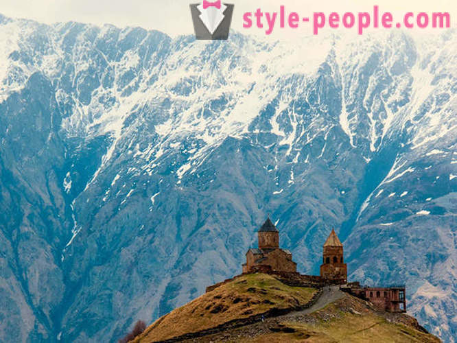 Reisen Sie durch die Berge des Kaukasus