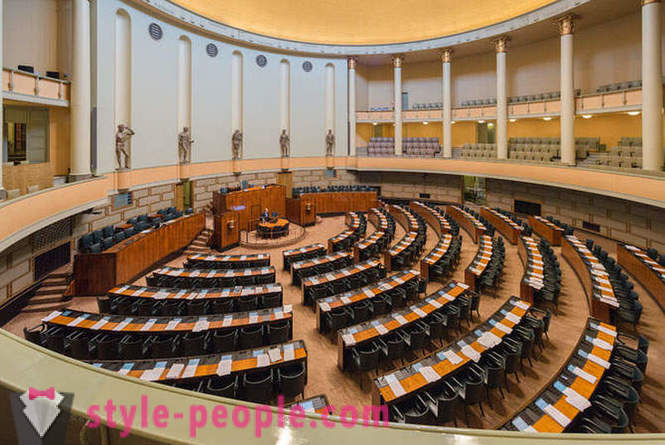 Tour des Parlaments von Finnland