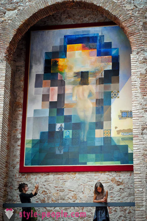 Salvador Dali Museum und das Schloss von seiner Frau