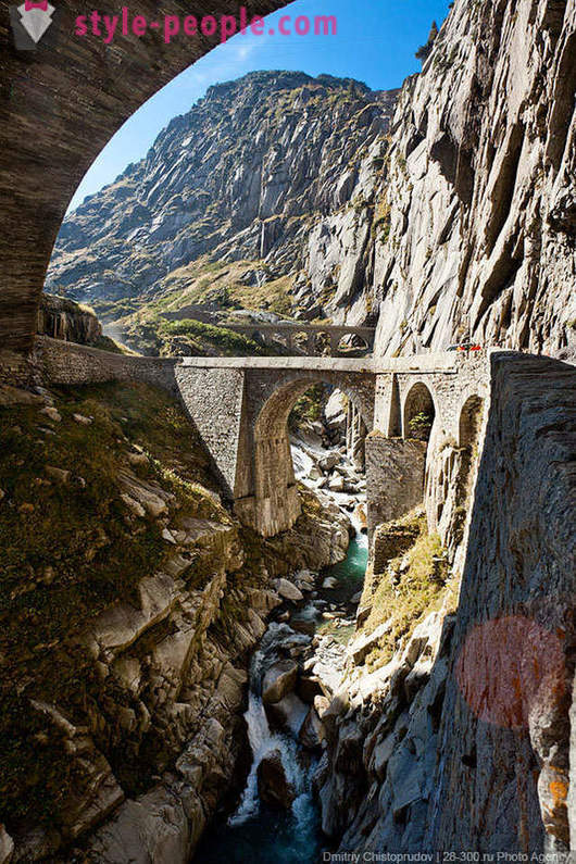 Teufelsbrücke und das Suworow in der Schweiz