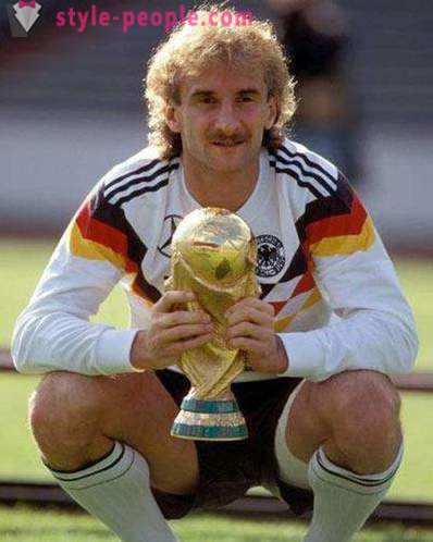 Rudi Völler - deutsche Fußballspieler und Trainer: eine Biographie, sportliche Leistungen
