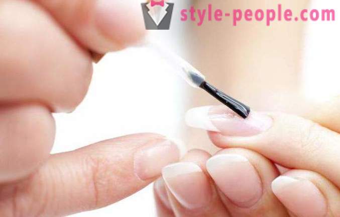 Was ein gutes Gel für Nagel-Profis empfehlen? Durchsuchen Typen, Hersteller und Bewertungen
