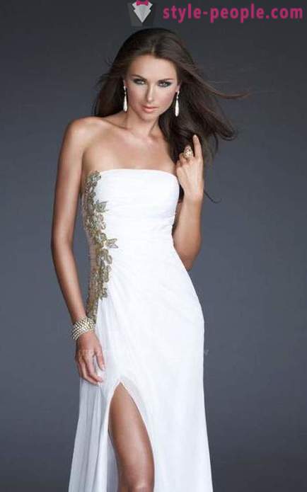 Weißes Kleid auf dem Boden - die stilvolle Ausstattung
