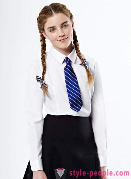 Die Wahl von Blusen für Mädchen in der Schule