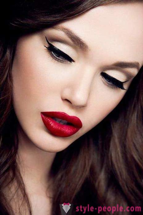 Make-up mit rotem Lippenstift. Das richtige Make-up für Brünetten und Blondinen