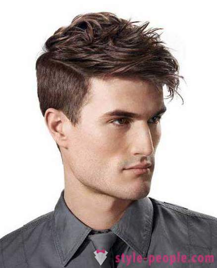 Männer stilvoller Haarschnitt (Foto)