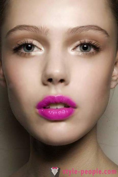 Wie machen Lippenvergrößerer zu Hause: Tipps und Tricks