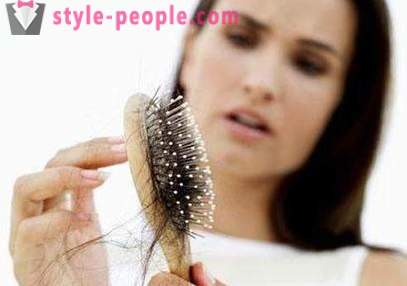 Was tun, wenn Haare fallen aus: Tipps